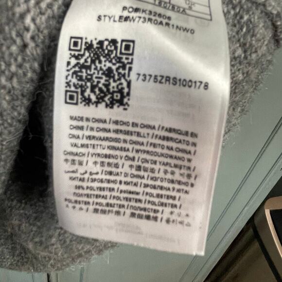 Guess Gray Stretchy Sweater Size Small Grommet Details Classic Casual Womens - Picture 4 of 4